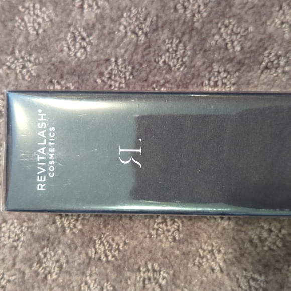 NIB! Revitalash Cosmetics Double-Ended Volume Set - Picture 2 of 4
